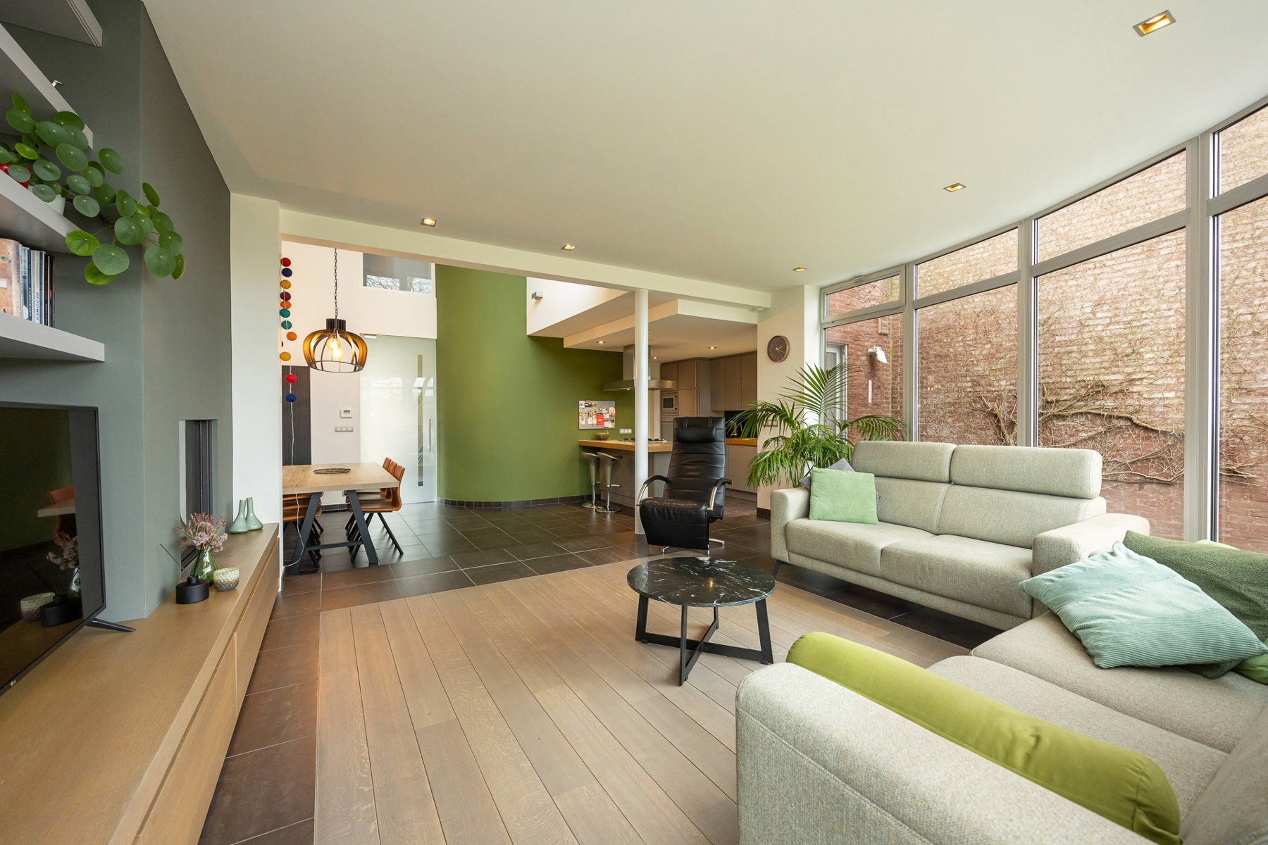 Ruime gezinswoning met tuin in een doodlopende straat. - foto 4