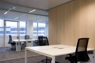 Dit kantoor op de derde verdieping biedt 222m² aan inspirerende werkruimte met een prachtig zicht op de E313. Gelegen tussen Antwerpen en Hasselt,...