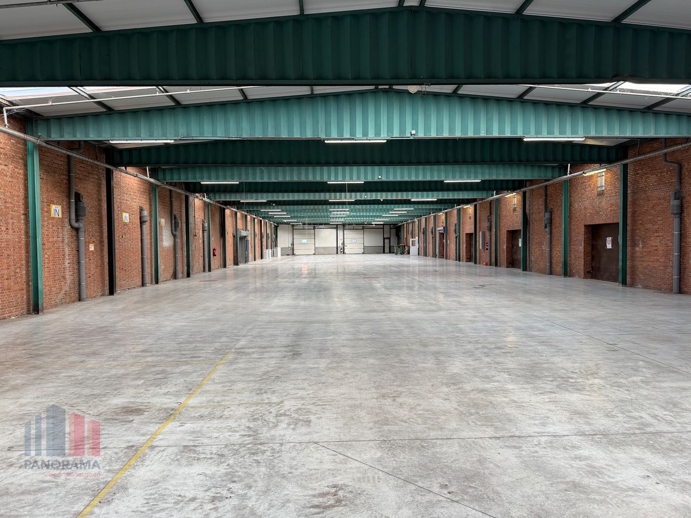 1.500 m² Magazijnruimte in een authentiek gebouw te Sint-Niklaas - foto 1