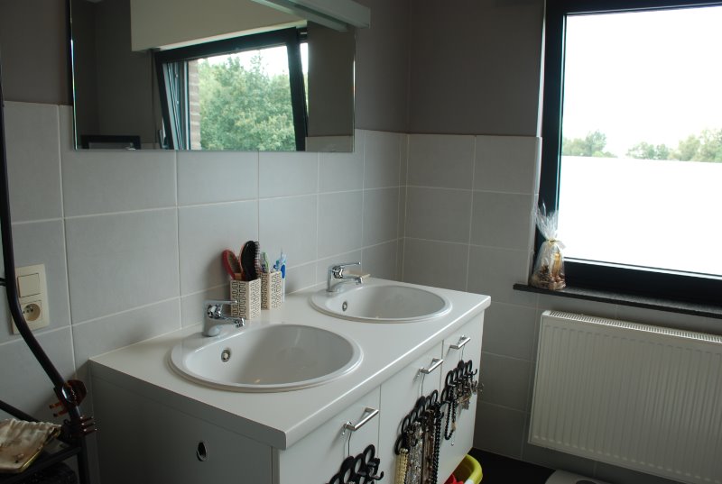 Instapklaar en zéér rustig gelegen appartement op de 2eV met LIFT, 2 slaapkamers, een ZUID-terras en een ondergrondse garagebox - foto 5