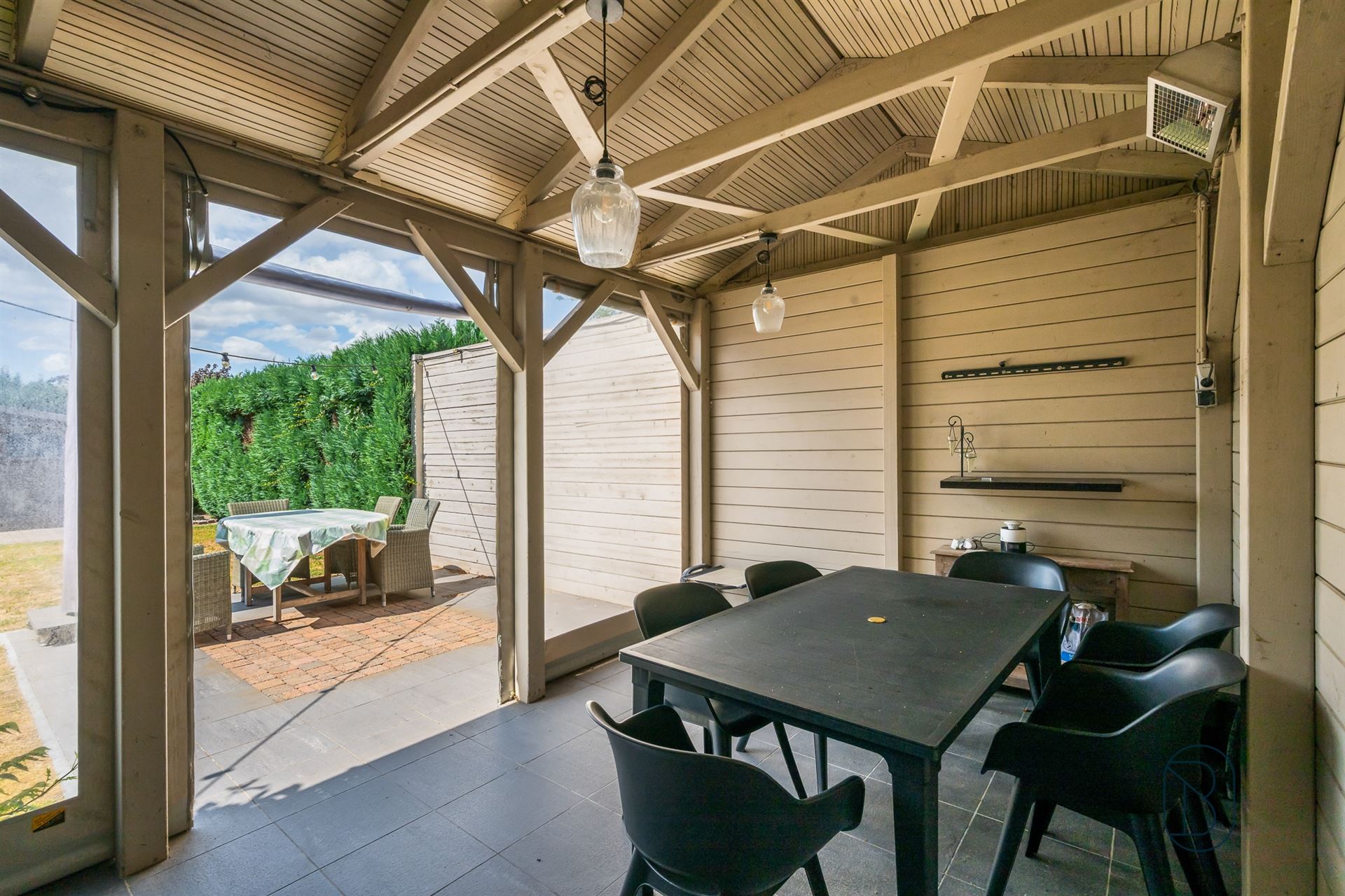 Spacious 5-bedroom family home with garden! - photo 5