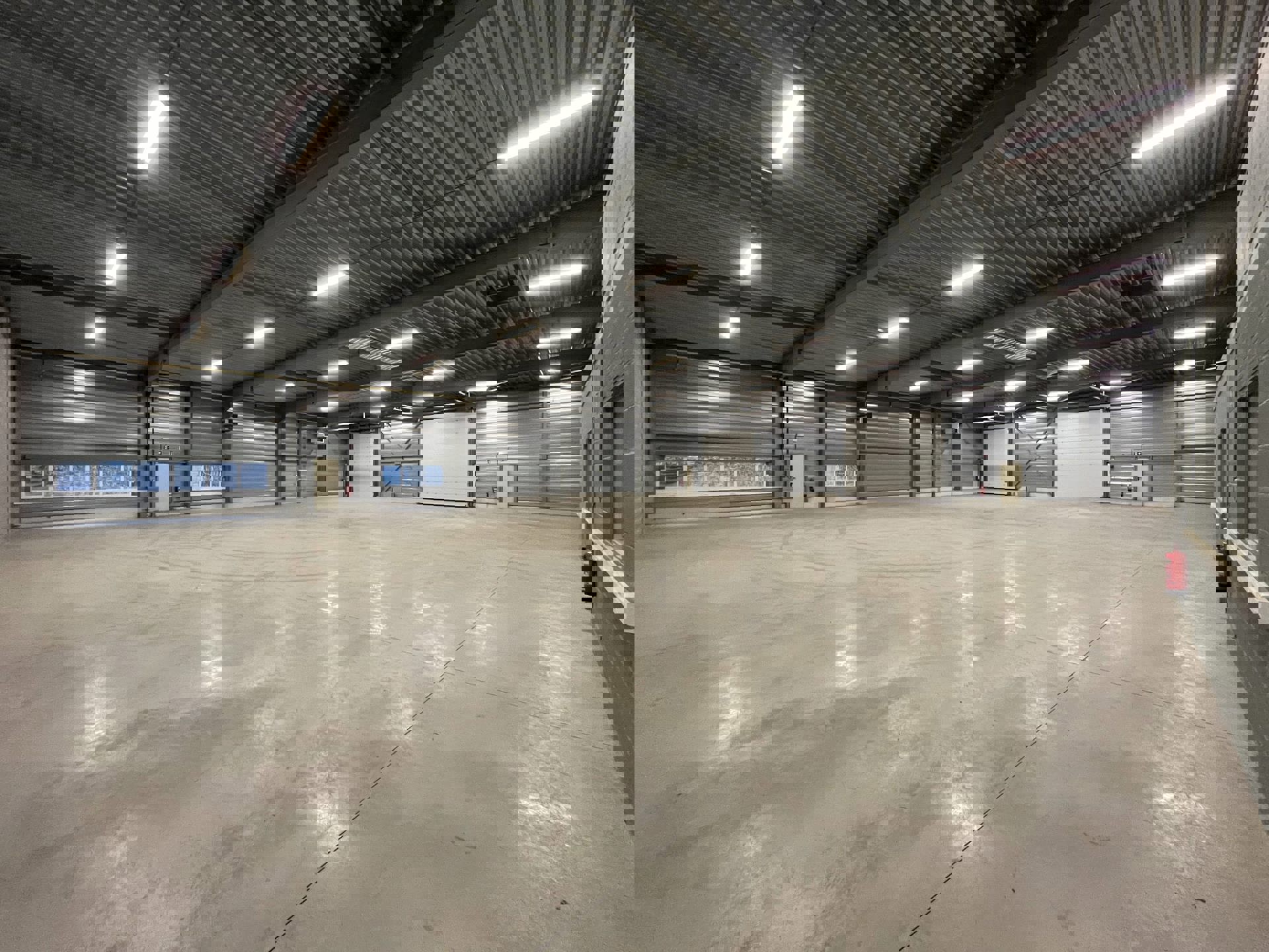 CENTRAAL GELEGEN MAGAZIJN VAN 300M² - foto 2