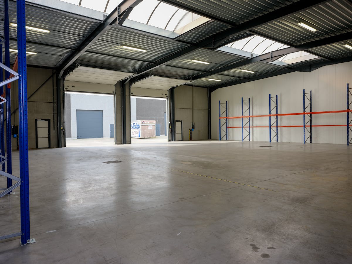 Centraal gelegen nieuwbouw loods in Zwevezele - foto 3