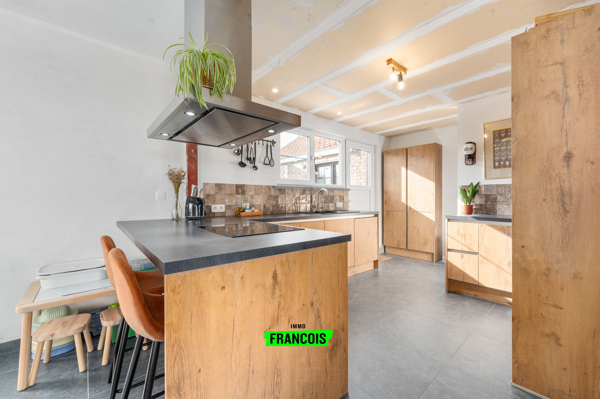 Charmante halfopen bebouwing met dubbele garage en zonnige tuin in Zomergem - foto 5