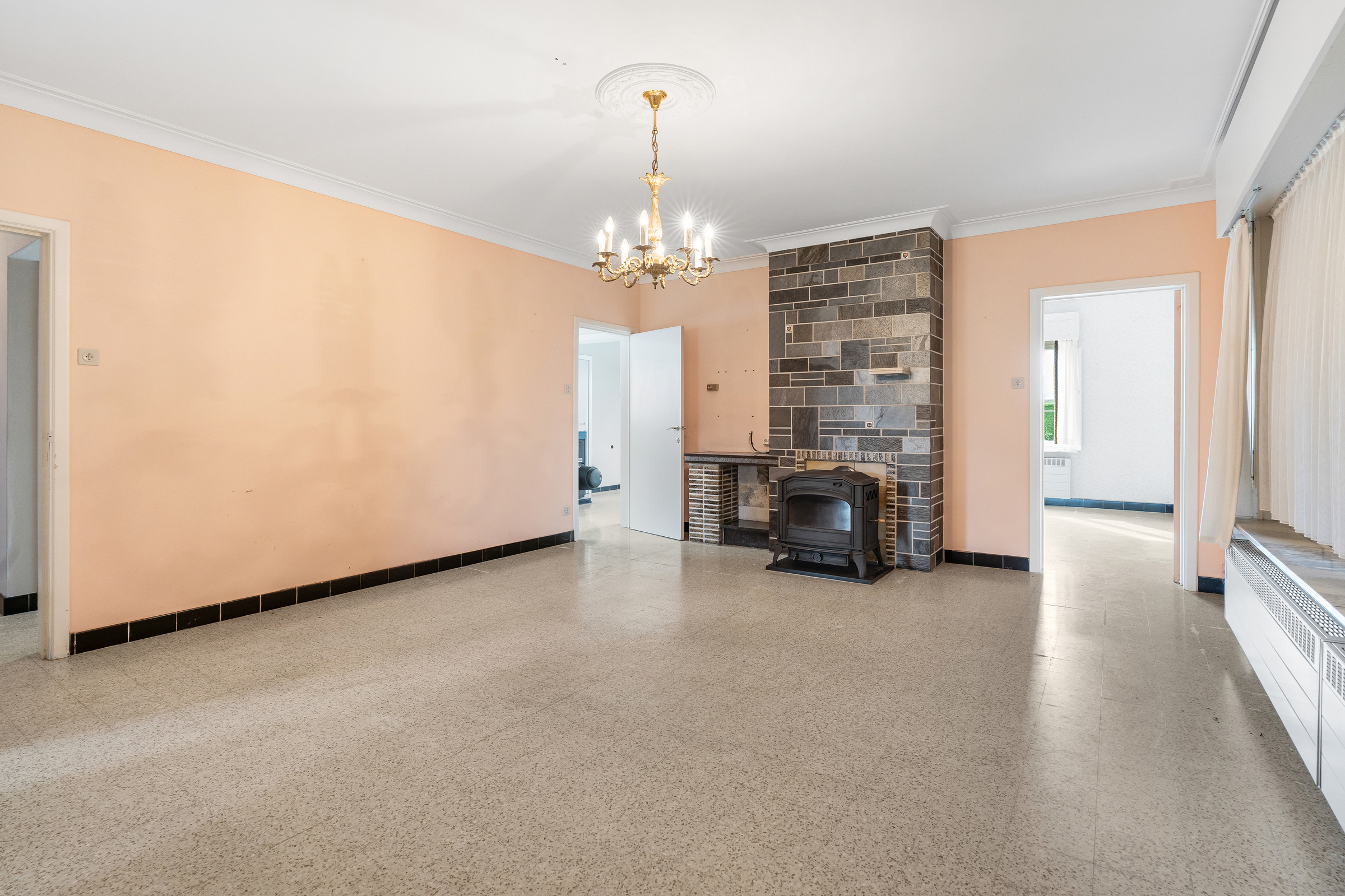 Ruime te renoveren woning te koop in Zulte - foto 4