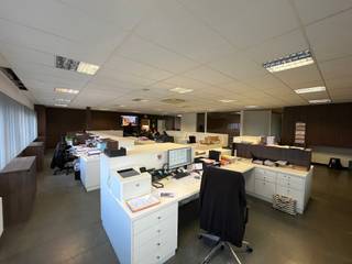 Ontdek dit multifunctionele bedrijfsgebouw op een uitstekende locatie in Olen, gelegen aan Hagelberg 13. Met een totale oppervlakte van meer dan...