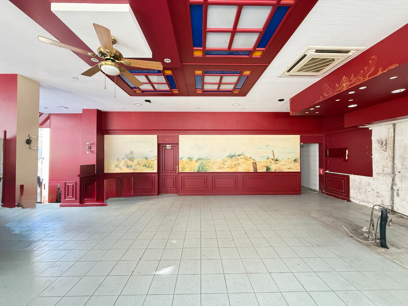 Commerce de caractère idéalement situé à proximité de la mer (191 m²) - photo 3