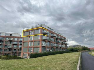 Dit prachtige appartement met zicht op de Rupel combineert modern wooncomfort met een uitzonderlijke ligging.Het appartement beschikt over 2...