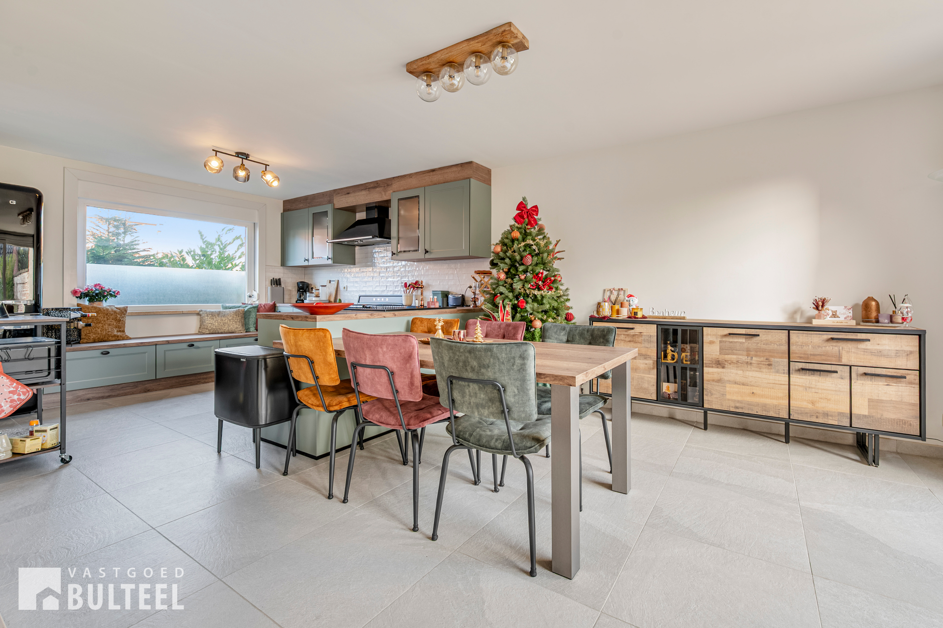 Gerenoveerde half open bebouwing met 3 slaapkamers en tuin. - foto 3