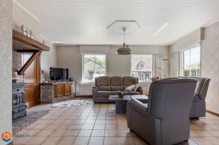 Op een goede locatie te Heist-op-den-Berg bevindt zich deze ruime woning met 4 slaapkamers op een mooi perceel van 800 m². U geniet hier van...