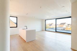 Dit ruime appartement op de eerste verdieping is gelegen in project 'Hof Ter Eiken', daterend van dit jaar. De grondige, kwalitatieve en...