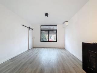 De woning kent volgende indeling:Gelijkvloers:- inkomhal met ingemaakte kast- woonkamer op laminaat voorzien van een airco en een gezellige...