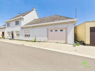 In het centrum van Kozen, tussen Alken en Nieuwerkerken, vinden we deze op te frissen gezinswoning met ruime garage terug.Op wandelafstand vinden we...