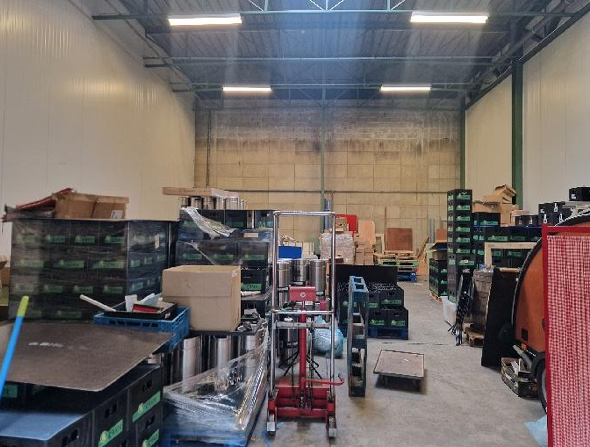 Magazijn te huur met een oppervlakte van 150 m².  - foto 3