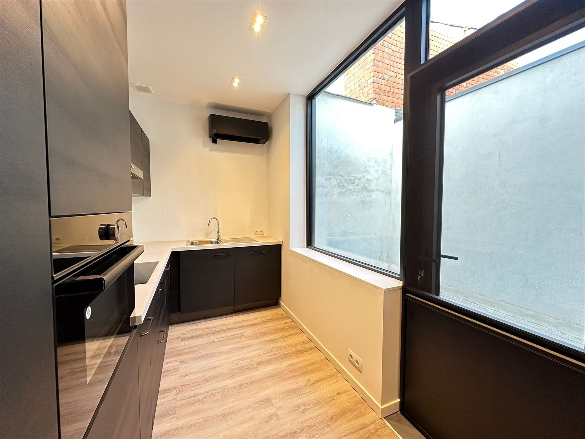 Prachtig gerenoveerde woning met 1 slpk en 2 terrassen. - foto 5