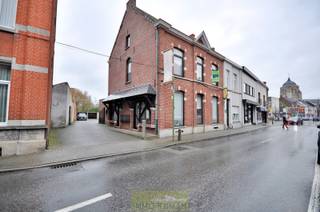 Au cœur de Brakel, nous proposons cette propriété de rendement intéressante, composée de plusieurs entités louées et d'un parking. Grâce à...