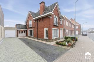 strong>TE KOOP: te renoveren ruime halfopen woning met tal van mogelijkheden in de gezellige wijk 'De Ruiter' te Roeselare.Deze woning biedt een...