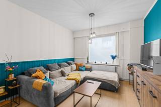 <p>ALTRO VASTGOED VERKOOPT: gelieve in te schrijven via de website voor het eerste bezoekmoment</p><p>Welkom in de "Boerenstraat" te Zelzate. Rustig wonen nabij het centrum, winkels en faciliteiten. Deze instapklare woning werd oorspronkelijk gebouwd in 1952 maar kreeg een volledige renovatie in 2018. De huidige eigenaar kocht deze aan in 2020. Een rustig gelegen en instapklare woning, met voldoende parkeergelegenheid rondom.</p><p>Indeling van de woning:</p><p>Op het gelijkvloers hebben we een inkomhal naar de lichtrijke leefruimte met toegang tot open keuken en zicht op de tuin. Een afzonderlijk toilet en badkamer (met douche en ligbad) vinden we tevens ook op de gelijkvloerse verdieping.</p><p>Boven hebben we 2 ruime slaapkamers, aan de voor- en achterzijde van de woning.</p><p>Genieten kan in het zuidoost georiënteerde terras en de verzorgd aangelegde tuin. Ook een tuinberging is aanwezig.</p><p>De woning is volledig asbestveilig en beschikt over een conforme elektrische keuring.</p><p>Dit is dé woning voor startende koppels of mensen op zoek naar een instapklare woning</p><p>*Deze prijs is een richtprijs, elke bieding zal worden besproken met de verkoper.</p><p>Benieuwd naar meer van deze woning? Kom gerust langs op het bezoekmoment en ontdek de vele voordelen!</p><p>Voor meer vragen contacteer Jari : +32 456 95 38 28 - jari@altro-vastgoed.be</p>