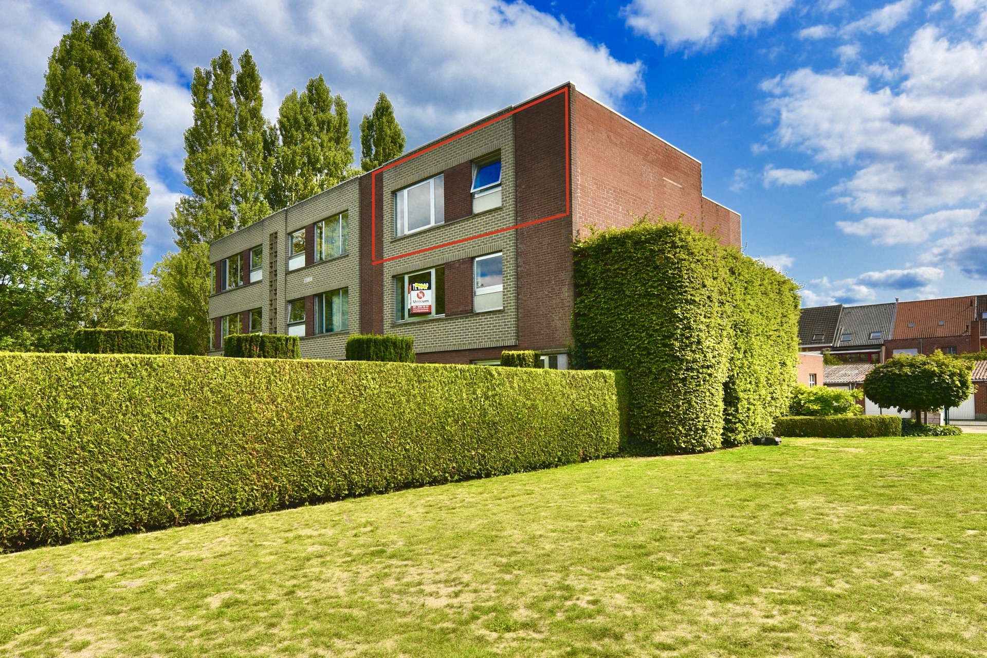 Volledig pas gerenoveerd, instapklaar app met 2 slpk en terras voor 175000 EUR - foto 1