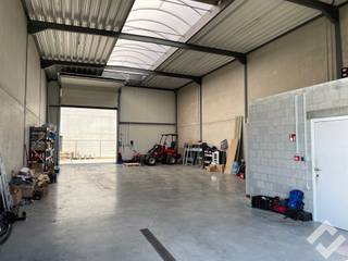 Recente KMO-unit te koop in Bocholt, gelegen in industriezone Bocholt Kanaal. Deze ontwikkeling ligt op een steenworp van verbindingsweg...