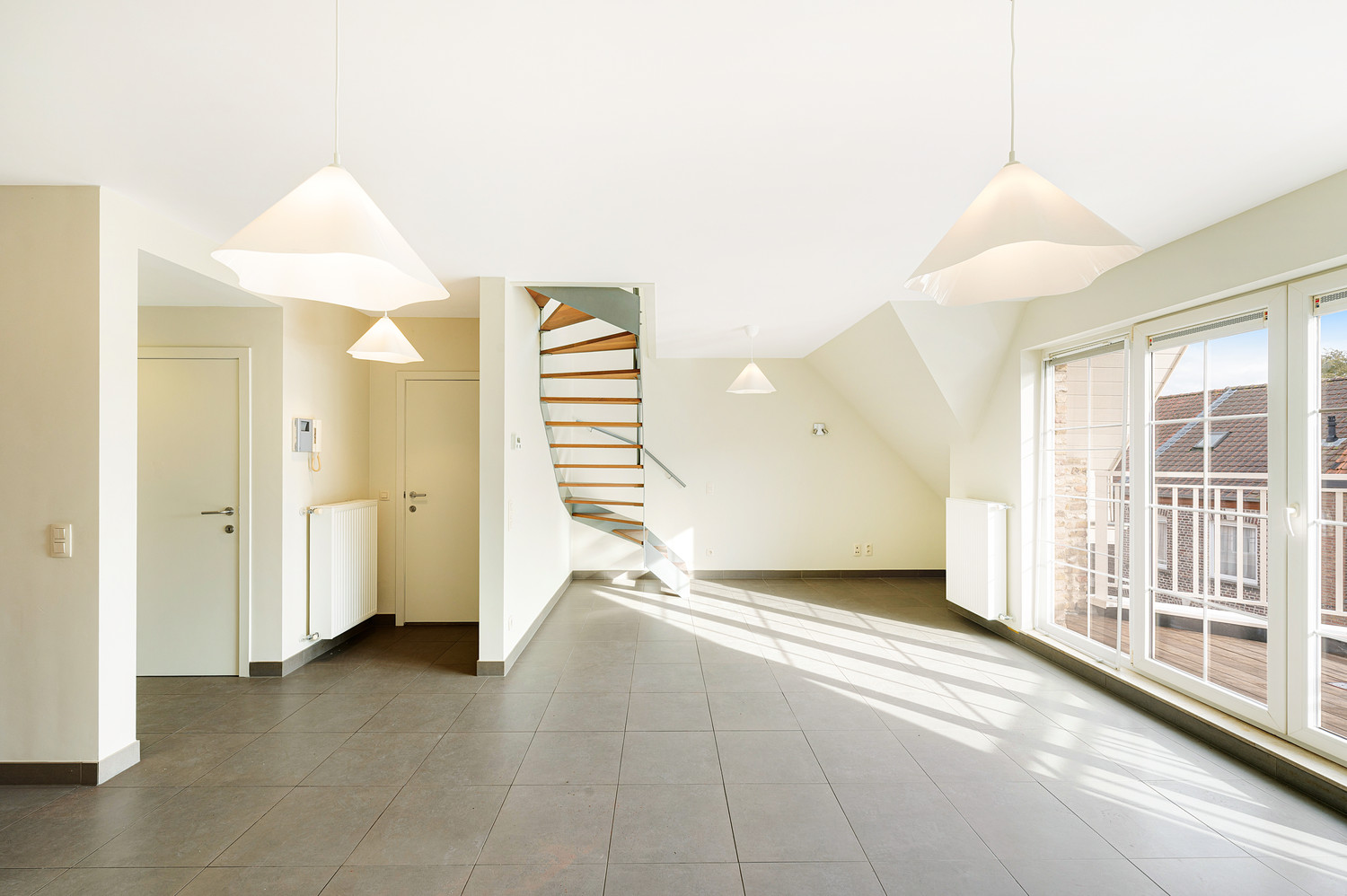 Groot woonappartement (109m²) met terrassen in villa residentie - foto 4