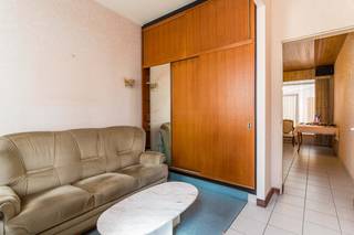 Kortrijk: te renoveren woning met renovatiepotentieel aan de stadsrand.Deze woning omvat: inkomhal met voorplaats, kelder, woonkamer met aansluitend...