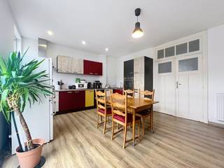 Duplexappartement met 2 slaapkamers te koop in Etterbeek – wijk Pont du GermoirGelegen in het hart van de zeer gegeerde wijk Pont du Germoir in...