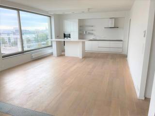 Prachtig gelegen  2 slaapkamer appartement op het Eilandje met zicht op het Kattendijkdok 6 de verdieping  . indeling : inkomhal met toilet en berging, living met open ingerichte keuken , groot oost gericht terras, nachthal ,badkamer met ligbad , douche ,toilet , lavabo's met meubel , 2 slaapkamers .BEOORDELING: zeer mooi en ruim appartement op een topligging op het Eilandje   appartement met panoramisch zicht op het Kattendijkdok ,groot terras , ingerichte keuken met apparatuur van siemens ,oven ,microgolf , vaatwasser ,groot keramisch vuur , dubbel  glas ,zonnewering , ruime badkamer ,prijs 1450 € + 170 € gemeenschappelijke kosten  overdekte staanplaats 150  € 
OPGELET DIT APPARTEMENT KAN MAAR VOOR  1 JAAR GEHUURD WORDEN MOGELIJK TE HUREN VIA FIRMA OOK ALS KANTOOR !!!!!