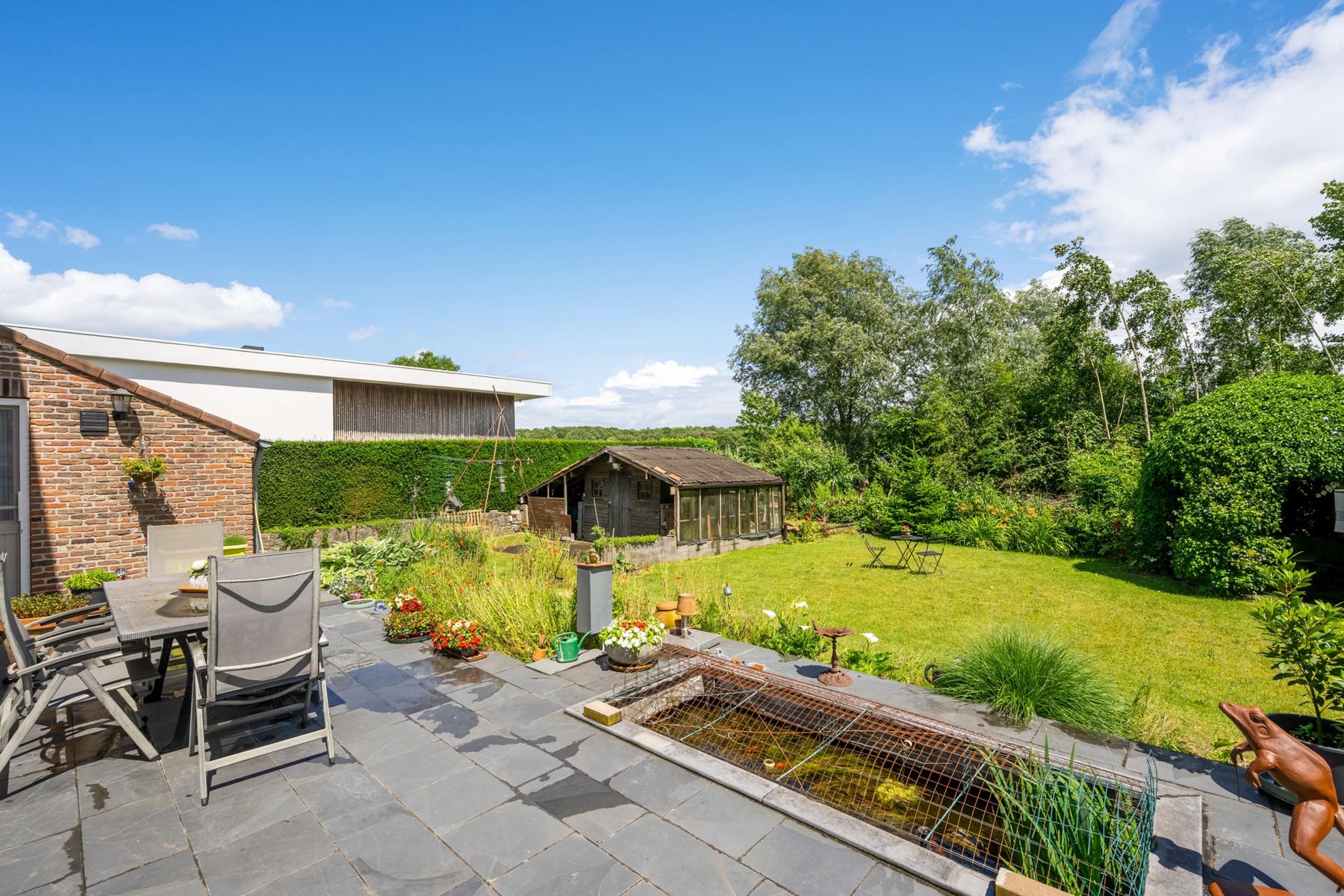 Ruime woning met 5 slpk, dubbele garage, atelier en tuin - foto 4