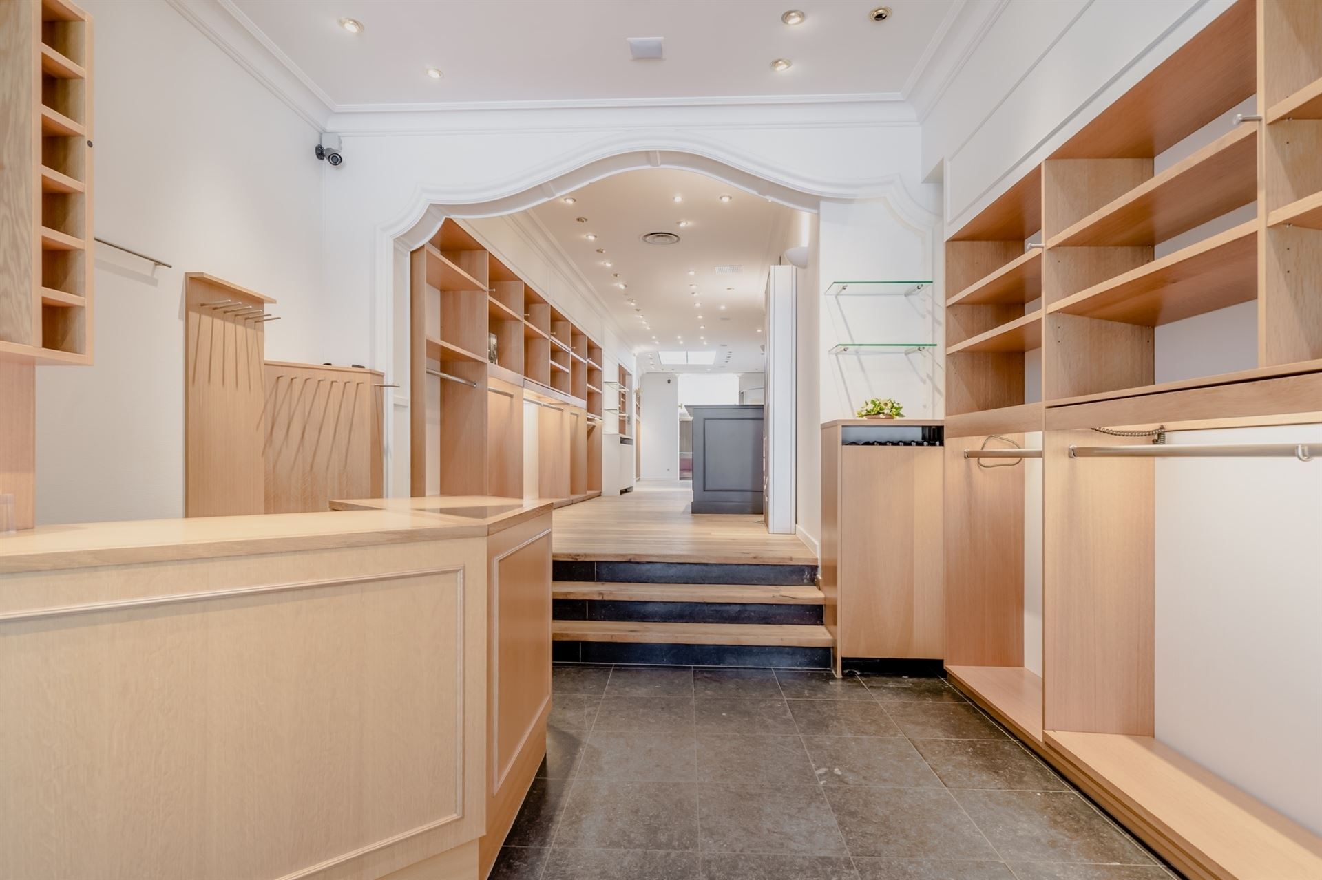 OPBRENGSTEIGENDOM + (HANDEL + MOG. 2 APPARTEMENTEN) - foto 4