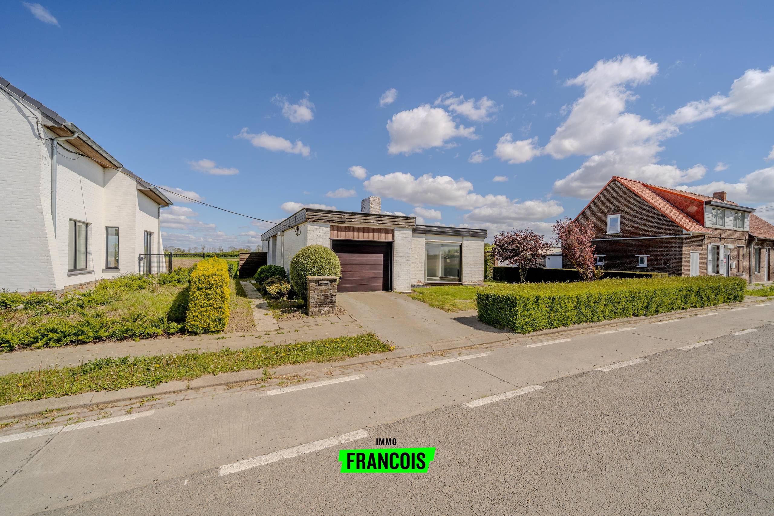Te renoveren bungalow met grote tuin in Boezinge - foto 2