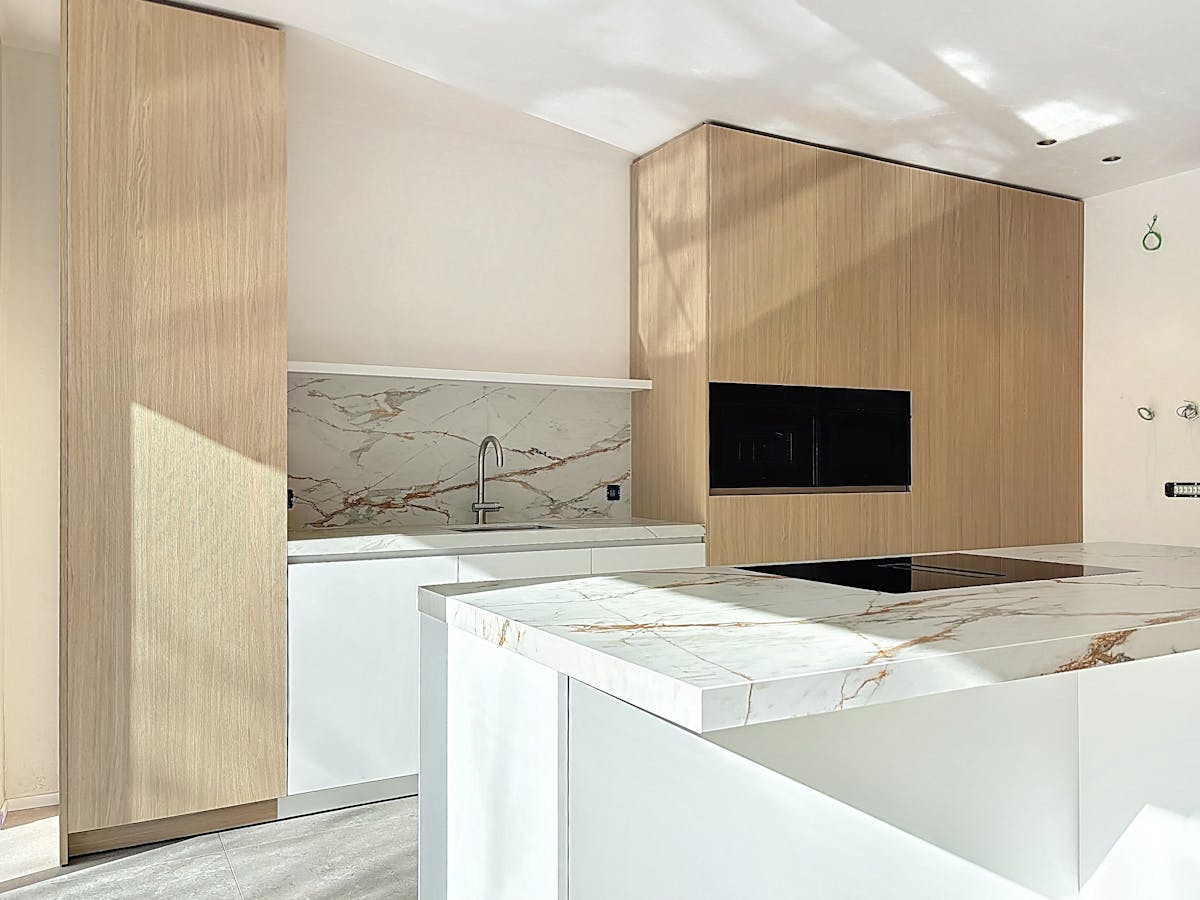 Maison récemment construite avec cour municipale et terrasse ensoleillée à Roeselare. - photo 4