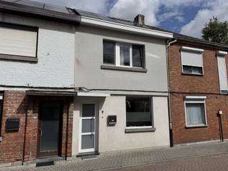 Gezellig kraaknet onderhouden woning met tuin nabij Tivolipark, ziekenhuis en oprit E19 Mechelen-Brussel-Antwerpen, op fietsafstand van het...