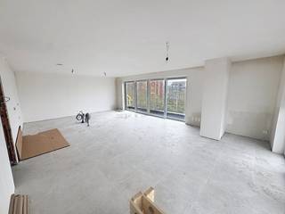 Dit nieuwbouw dakappartement in Snaaskerke biedt alle modern comfort en een uitzonderlijk ruimtelijk gevoel. De duplex beschikt over een...