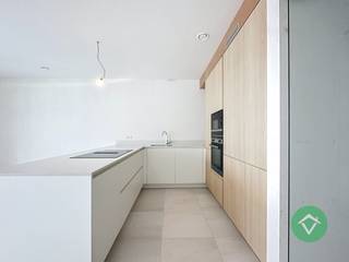 Op een uitstekende ligging nabij de jachthaven van Nieuwpoort bevindt zich dit ruim en doordacht ingedeeld duplexappartement in...