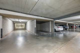Ruime garage, centraal gelegen aan Hardenvoort 15 in Antwerpen.De garage biedt de mogelijkheid om volledig af te sluiten tot een individuele box, wat...