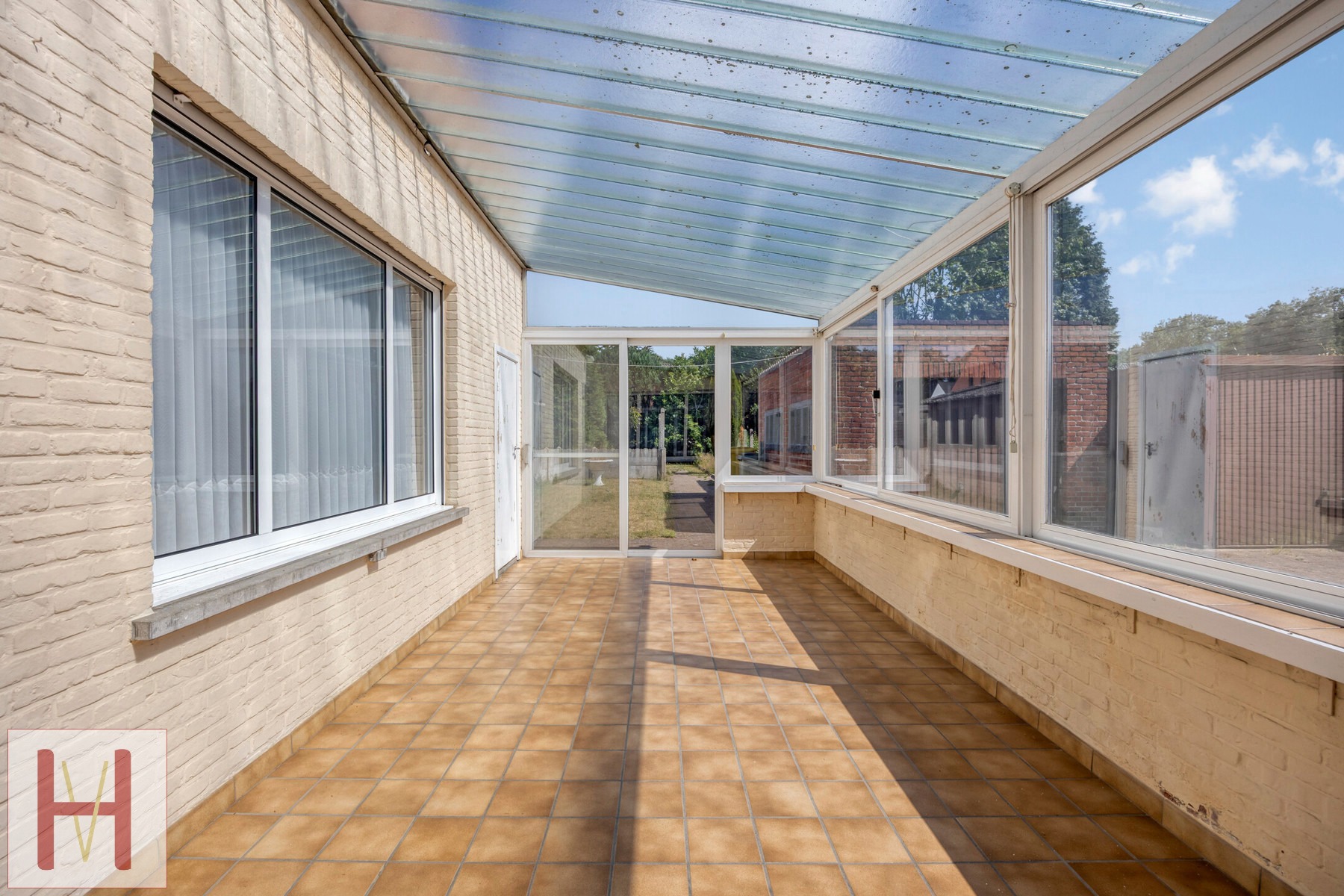 Te renoveren woning met veel mogelijkheden. - foto 3