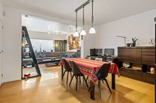 Ruime open bebouwing op 2.262 m².Deze lichte en ruime open bebouwing van 282 m² combineert comfort en functionaliteit. De inkomhal met ingemaakte...