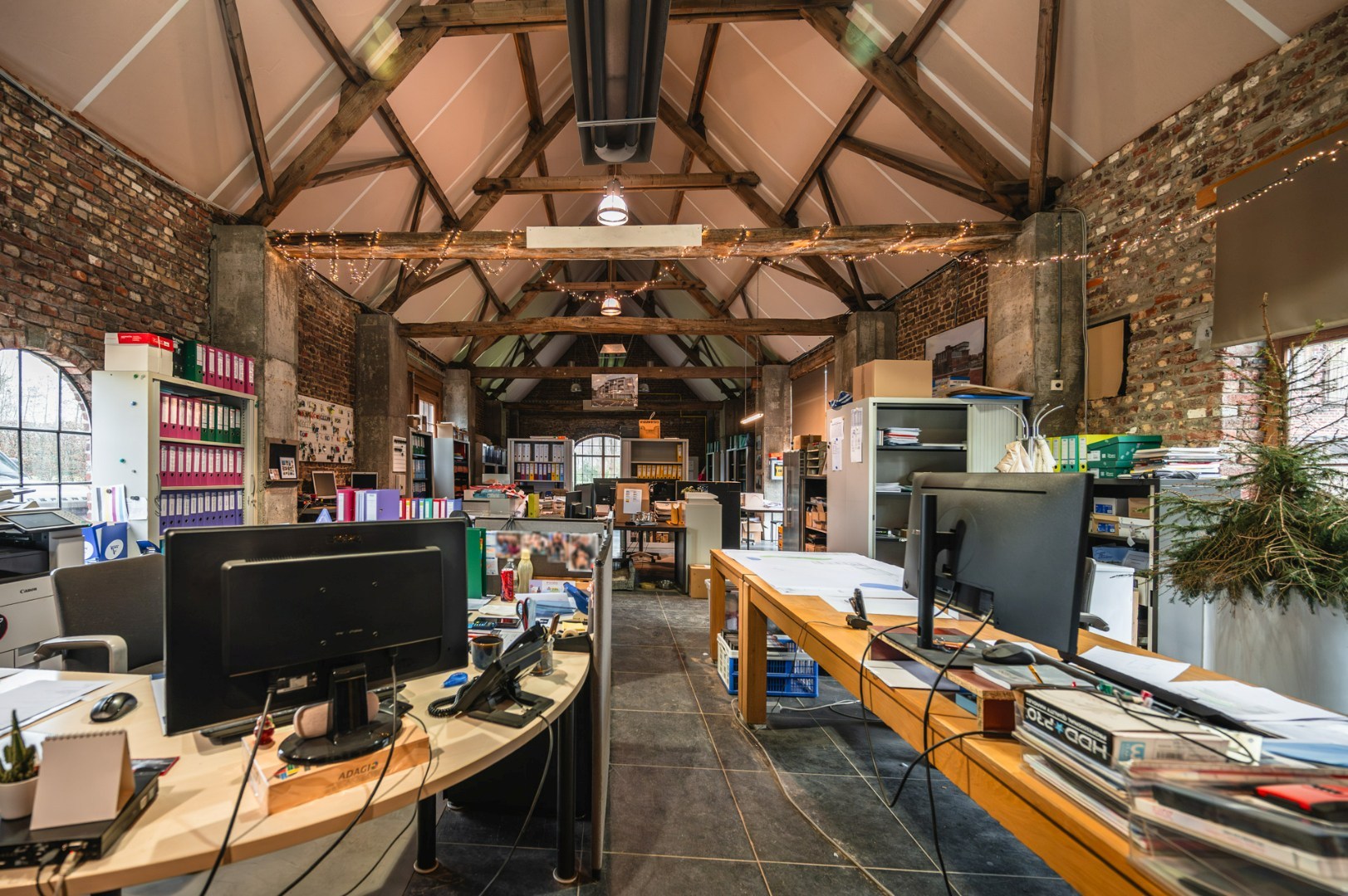 Unieke vierkantshoeve op uitgestrekt domein, geschikt voor diverse doeleinden - foto 3