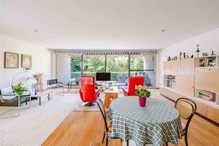 DE PINTE - Spacious apartment with sunny terrace and green view in the heart of De Pinte Located on the second floor of the green residence Park te...