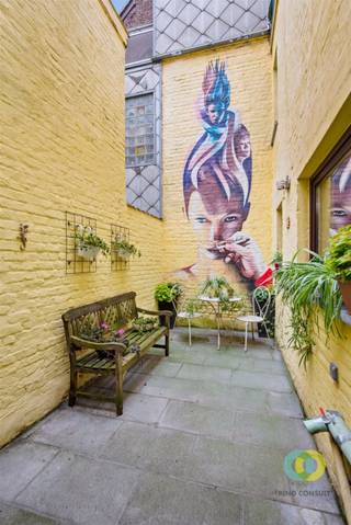 Borght: Be surprised by this characterful two-story home located on a quiet street. The home has been thoroughly renovated and is in...