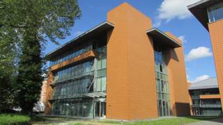 Ontdek deze instapklare kantoren in het Heizel Business Park, strategisch gelegen langs de Romeinsesteenweg met uitstekende zichtbaarheid en...