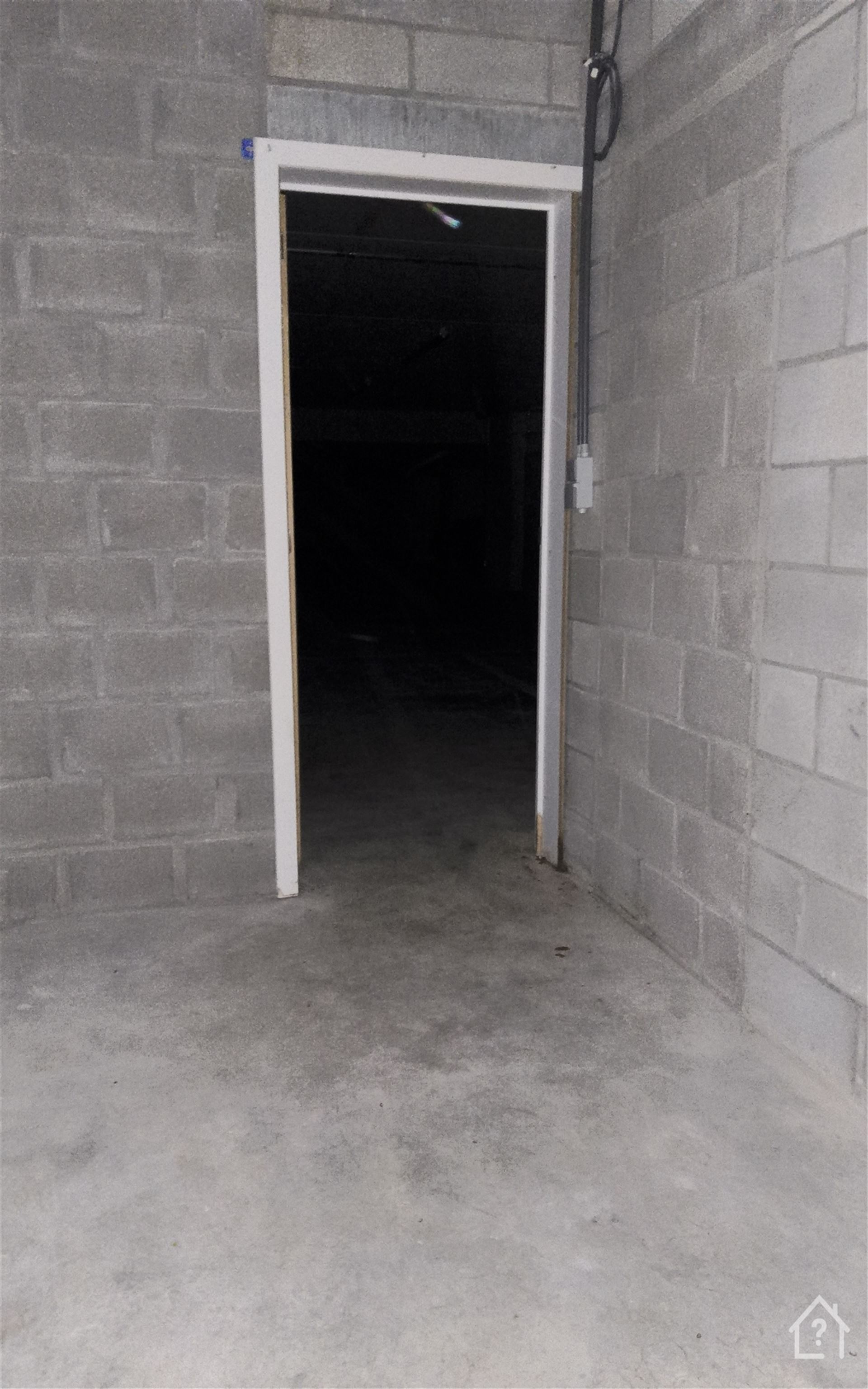 large underground car park with adjoining storage room - photo 2