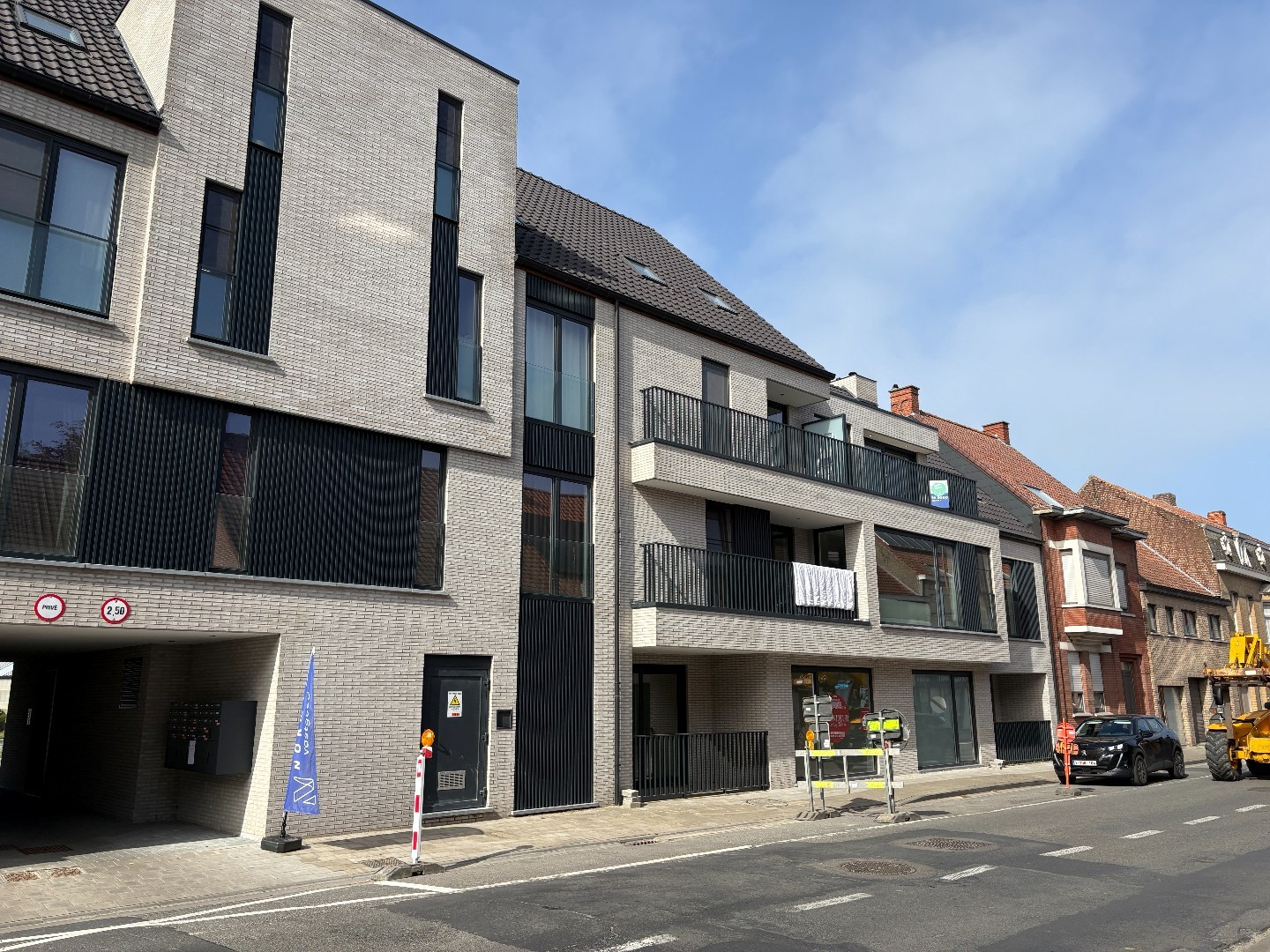 BEN appartement met aangenaam terras, 2 slks, autostaanplaats en direct instapklaar. - foto 1