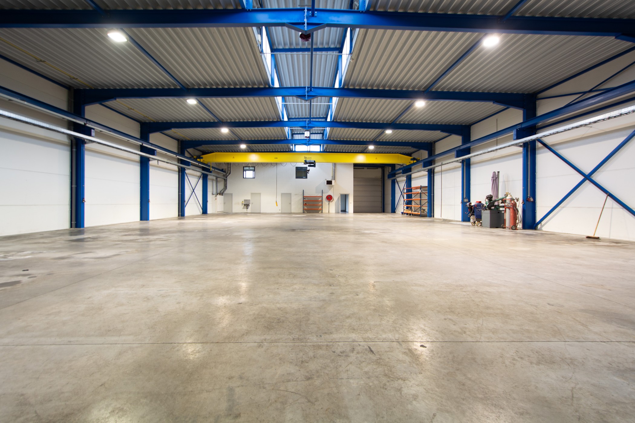 Bedrijfsgebouw met magazijn 725m² en kantoor 150m² vlakbij E17 te Waregem - foto 4