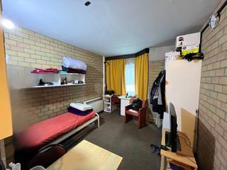 +++ Triomflaan 151, 1050 ELSENE +++Deze aangename studio van 22m² (geschikt voor één persoon) bevindt zich op het gelijkvloers van Campus Irena, in...