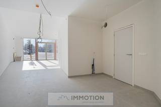 Nieuwbouw handelsgelijkvloers van +/-60 m2 gelegen op een commerciële toplocatie nml. het kruispunt Pottelberg met de Condédreef.   <br /><br />Voor een persoonlijke afspraak of meer informatie kunt u rechtstreeks contact opnemen met Christophe op het nummer 0497 41 37 37<br />of stuur een mail naar christophe@immotion.be.