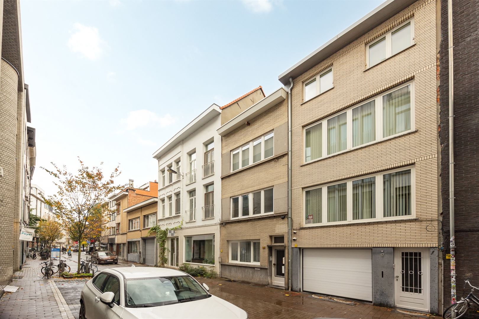 Gelijkvloers appartement met koer in hartje Stad - foto 2