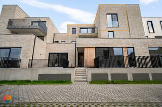 Op een uitstekende locatie te Heist-op-den-Berg bevindt zich dit energiezuinig appartement met 2 slaapkamers, kelderberging en...