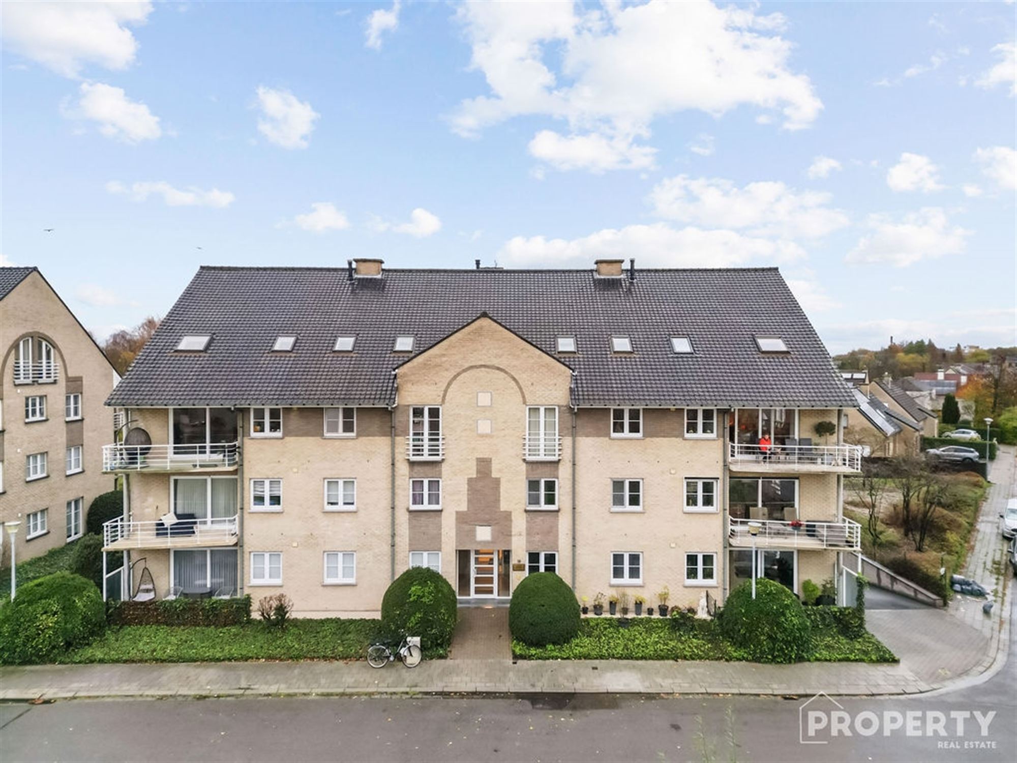 Te renoveren appartement met 2 slaapkamers & garage! - foto 2